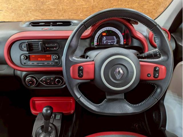 トゥインゴ インテンス オーディオ Bluetooth USB接続端子 純正15インチアルミ フォグランプ ステアスイッチ オートクルーズ コーナーセンサー ドラレコ ECOモード オートエアコン リモコンキー ETC車載器(27枚目)