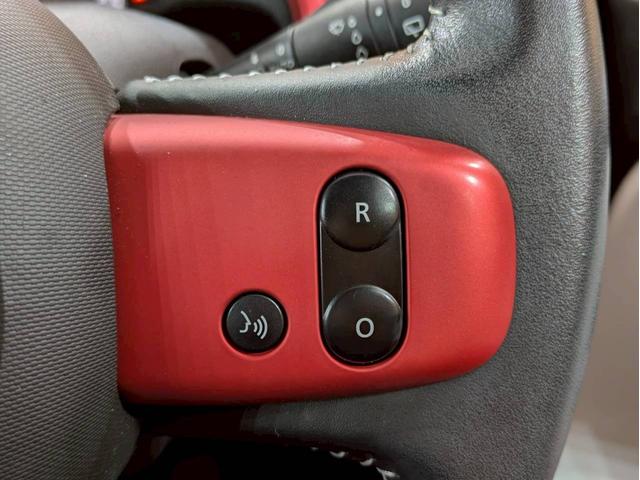 トゥインゴ インテンス オーディオ Bluetooth USB接続端子 純正15インチアルミ フォグランプ ステアスイッチ オートクルーズ コーナーセンサー ドラレコ ECOモード オートエアコン リモコンキー ETC車載器(29枚目)