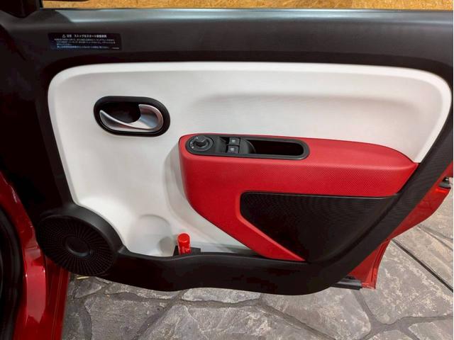 トゥインゴ インテンス オーディオ Bluetooth USB接続端子 純正15インチアルミ フォグランプ ステアスイッチ オートクルーズ コーナーセンサー ドラレコ ECOモード オートエアコン リモコンキー ETC車載器(34枚目)