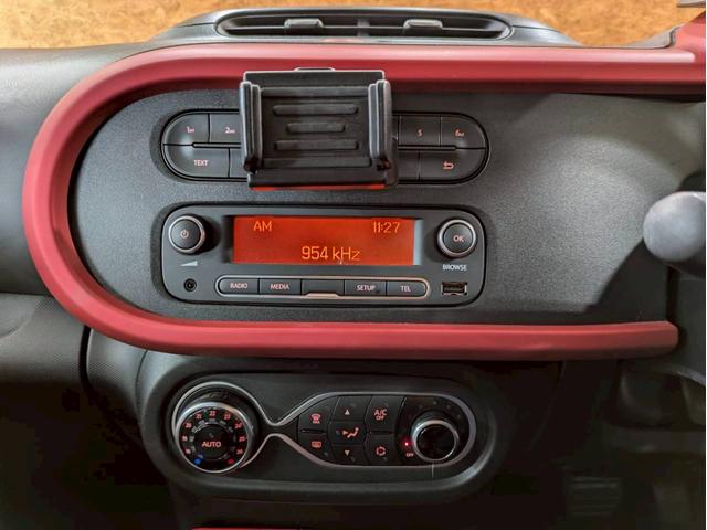 トゥインゴ インテンス オーディオ Bluetooth USB接続端子 純正15インチアルミ フォグランプ ステアスイッチ オートクルーズ コーナーセンサー ドラレコ ECOモード オートエアコン リモコンキー ETC車載器(39枚目)