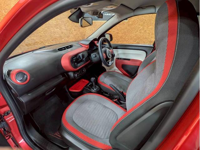 トゥインゴ インテンス オーディオ Bluetooth USB接続端子 純正15インチアルミ フォグランプ ステアスイッチ オートクルーズ コーナーセンサー ドラレコ ECOモード オートエアコン リモコンキー ETC車載器(53枚目)