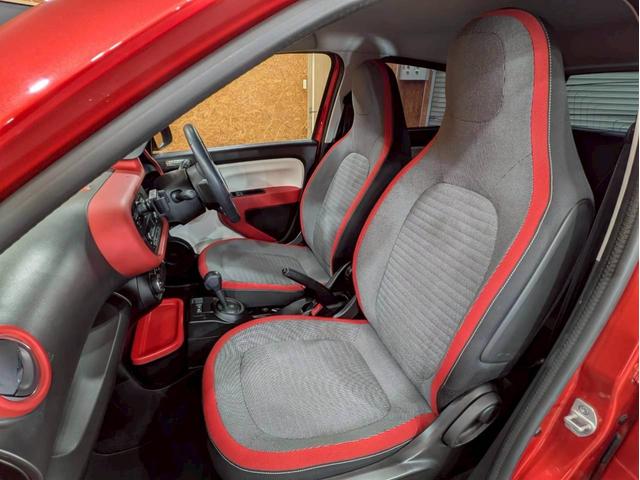 トゥインゴ インテンス オーディオ Bluetooth USB接続端子 純正15インチアルミ フォグランプ ステアスイッチ オートクルーズ コーナーセンサー ドラレコ ECOモード オートエアコン リモコンキー ETC車載器(55枚目)