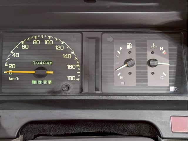 マークIIバン ＧＬ　ユーザー様直接仕入　全塗装キャンディーブルー　社外グリル　ＳＳＲマークＩ１５インチＡＷ　社外テールライト　社外ステアリング　カロッツェリアオーディオ　ＡＬＰＩＮＥツィーター　ＡＣエアコン　ＥＴＣ車載器（25枚目）