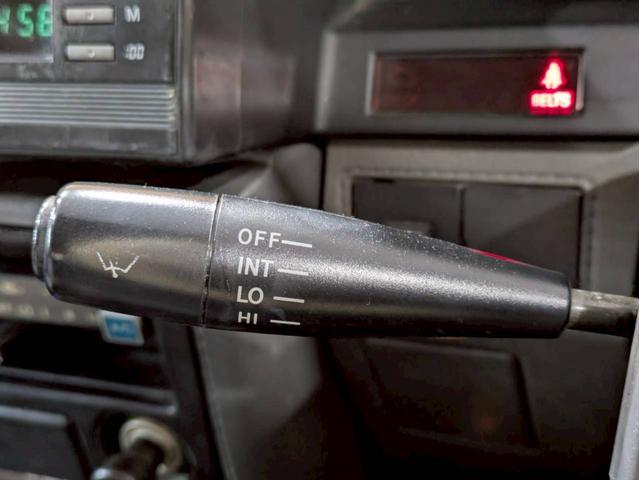 マークIIバン ＧＬ　ユーザー様直接仕入　全塗装キャンディーブルー　社外グリル　ＳＳＲマークＩ１５インチＡＷ　社外テールライト　社外ステアリング　カロッツェリアオーディオ　ＡＬＰＩＮＥツィーター　ＡＣエアコン　ＥＴＣ車載器（28枚目）