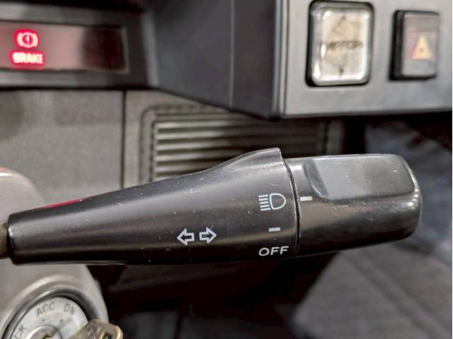 マークIIバン ＧＬ　ユーザー様直接仕入　全塗装キャンディーブルー　社外グリル　ＳＳＲマークＩ１５インチＡＷ　社外テールライト　社外ステアリング　カロッツェリアオーディオ　ＡＬＰＩＮＥツィーター　ＡＣエアコン　ＥＴＣ車載器（29枚目）