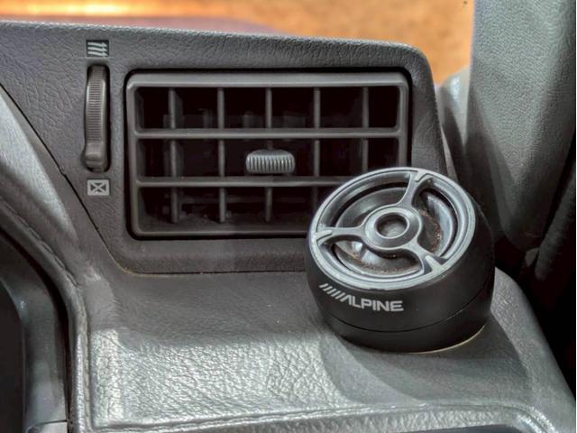 マークIIバン ＧＬ　ユーザー様直接仕入　全塗装キャンディーブルー　社外グリル　ＳＳＲマークＩ１５インチＡＷ　社外テールライト　社外ステアリング　カロッツェリアオーディオ　ＡＬＰＩＮＥツィーター　ＡＣエアコン　ＥＴＣ車載器（31枚目）