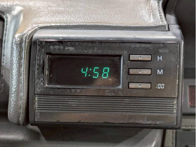 マークIIバン ＧＬ　ユーザー様直接仕入　全塗装キャンディーブルー　社外グリル　ＳＳＲマークＩ１５インチＡＷ　社外テールライト　社外ステアリング　カロッツェリアオーディオ　ＡＬＰＩＮＥツィーター　ＡＣエアコン　ＥＴＣ車載器（39枚目）