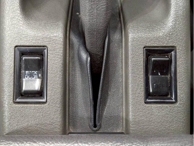 マークIIバン ＧＬ　ユーザー様直接仕入　全塗装キャンディーブルー　社外グリル　ＳＳＲマークＩ１５インチＡＷ　社外テールライト　社外ステアリング　カロッツェリアオーディオ　ＡＬＰＩＮＥツィーター　ＡＣエアコン　ＥＴＣ車載器（46枚目）