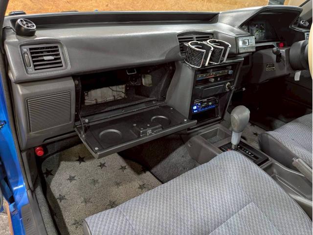 マークIIバン ＧＬ　ユーザー様直接仕入　全塗装キャンディーブルー　社外グリル　ＳＳＲマークＩ１５インチＡＷ　社外テールライト　社外ステアリング　カロッツェリアオーディオ　ＡＬＰＩＮＥツィーター　ＡＣエアコン　ＥＴＣ車載器（49枚目）