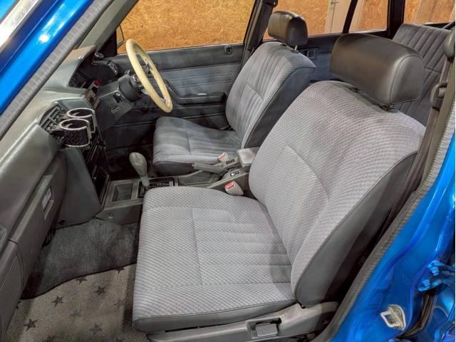 マークIIバン ＧＬ　ユーザー様直接仕入　全塗装キャンディーブルー　社外グリル　ＳＳＲマークＩ１５インチＡＷ　社外テールライト　社外ステアリング　カロッツェリアオーディオ　ＡＬＰＩＮＥツィーター　ＡＣエアコン　ＥＴＣ車載器（55枚目）