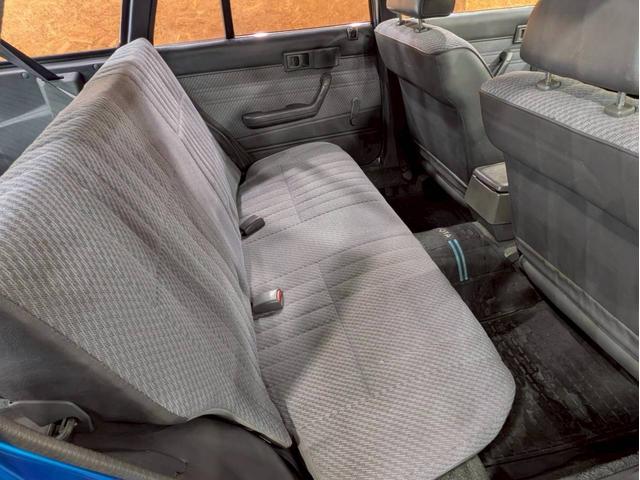 マークIIバン ＧＬ　ユーザー様直接仕入　全塗装キャンディーブルー　社外グリル　ＳＳＲマークＩ１５インチＡＷ　社外テールライト　社外ステアリング　カロッツェリアオーディオ　ＡＬＰＩＮＥツィーター　ＡＣエアコン　ＥＴＣ車載器（57枚目）