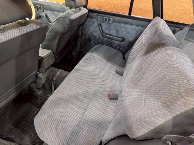 マークIIバン ＧＬ　ユーザー様直接仕入　全塗装キャンディーブルー　社外グリル　ＳＳＲマークＩ１５インチＡＷ　社外テールライト　社外ステアリング　カロッツェリアオーディオ　ＡＬＰＩＮＥツィーター　ＡＣエアコン　ＥＴＣ車載器（59枚目）