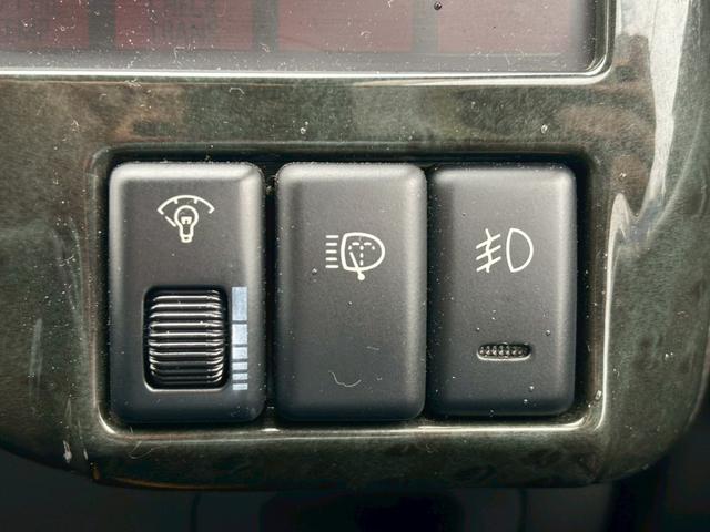 ビッグホーン ハンドリングバイロータス　ロング　ユーザー様直接仕入　サンルーフ　ガナドールマフラー　インチアップ　社外１６ＡＷ　Ａ／Ｔタイヤ　ルーフスポイラー　サイドステップ　社外ナビ　フルセグＴＶ　バックカメラ　シートヒーター　スペアキー　ＥＴＣ（30枚目）