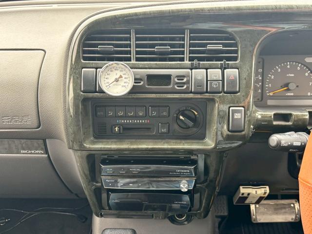 ビッグホーン ハンドリングバイロータス　ロング　ユーザー様直接仕入　サンルーフ　ガナドールマフラー　インチアップ　社外１６ＡＷ　Ａ／Ｔタイヤ　ルーフスポイラー　サイドステップ　社外ナビ　フルセグＴＶ　バックカメラ　シートヒーター　スペアキー　ＥＴＣ（38枚目）