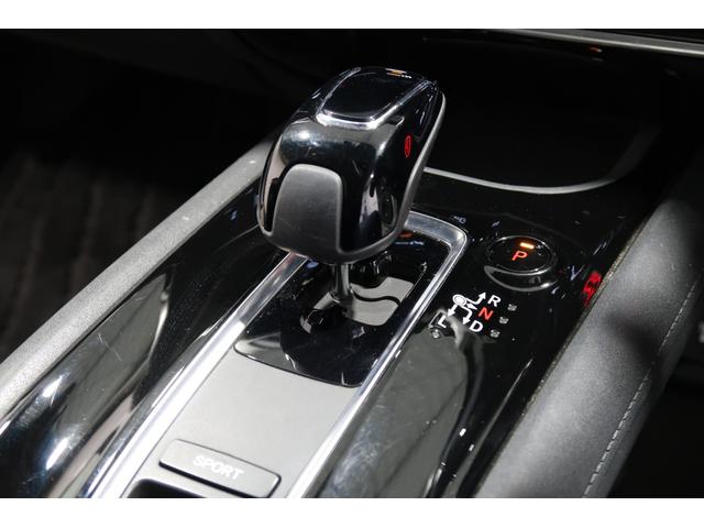 ヴェゼル ハイブリッドＺ・ホンダセンシング　ホンダ認定中古車　１年保証　メモリーナビ　Ｂカメラ　ドラレコ　ＥＴＣ　ワンオーナー　ルーフレール　レーダーサポート　Ｗエアコン　１オーナ－　ＤＶＤ再生機能　横滑り防止システム　バックアイカメラ　フルセ（14枚目）