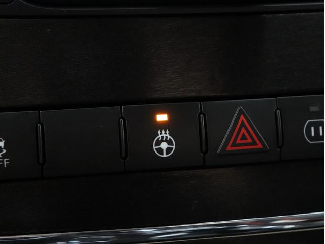 ジープ・グランドチェロキー リミテッド　４ＷＤ　左ハンドル　サンルーフ　黒革Ｐシート　社外ナビ　地デジＴＶ　ＢＴ接続　前横後カメラ　スマートキー　ＥＴＣ　電動バックドア　クルコン　新品社外ＡＷ＆新品ＴＯＹＯオープンカントリーＲ／Ｔタイヤ（35枚目）