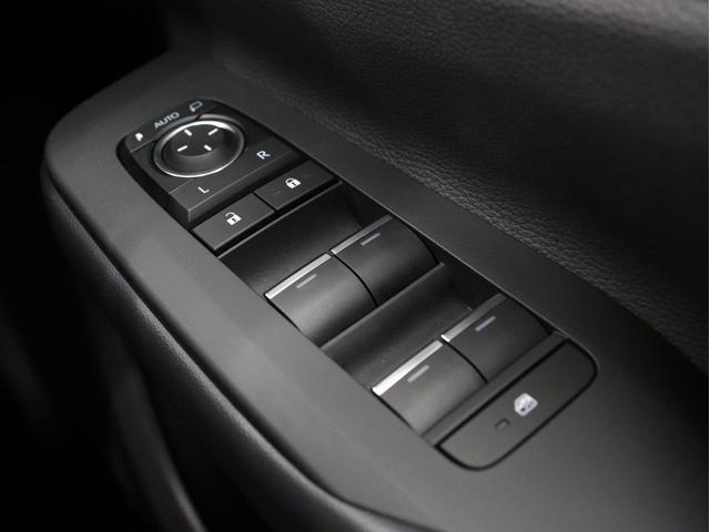 プリウス Ｚ　モデリスタエアロ　ＰＨＥＶ専用１９ＡＷ　黒革Ｐシート　冷暖シート＆ステアヒーター　メモリ機能　ＴＶナビＢＴ接続　全方位カメラ　デジタルインナーミラー　ＥＴＣ２　電動バックドア　パークアシスト　ＴＳＳ（51枚目）