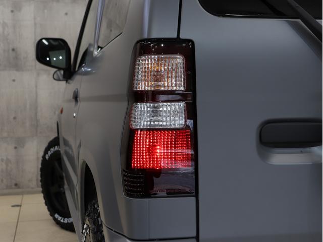 パジェロミニ エクシード　４ＷＤ　ターボ　ブレラＯＧカスタム　新品マッドテレーンタイヤ　マットブラック塗装済ＡＷ　新品ルーフラック＆新品ルーフキャリア　テールランプブラックアウト　背面タイヤ　マットブラック塗り分け（18枚目）