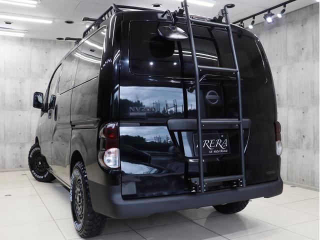 ＮＶ２００バネットバン ＧＸ　ブレラＯＧカスタム　新品社外アルミホイール＆新品マッドテレーンタイヤ　新品ルーフラック＆新品ベースキャリア　新品リアラダー　インナーブラックヘッドライト　テールランプブラックアウト　マットブラック塗分（8枚目）