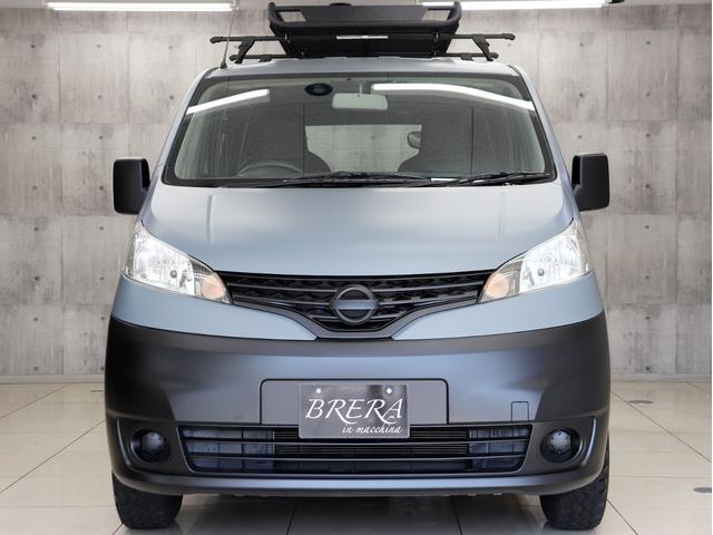 ＮＶ２００バネットバン ＤＸ　ブレラＯＧカスタム　新品社外アルミホイール＆新品マッドテレーンタイヤ　新品ルーフラック＆新品ベースキャリア　インナーブラックヘッドライト　テールランプブラックアウト　マットブラック塗り分け（6枚目）