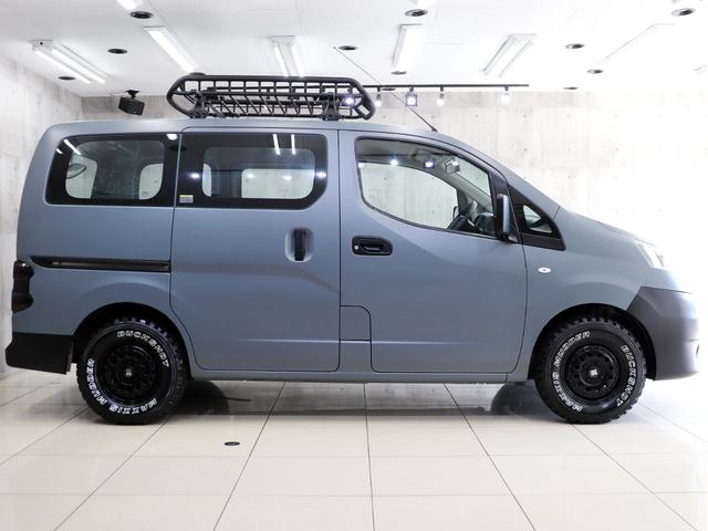 ＮＶ２００バネットバン ＤＸ　ブレラＯＧカスタム　新品社外アルミホイール＆新品マッドテレーンタイヤ　新品ルーフラック＆新品ベースキャリア　インナーブラックヘッドライト　テールランプブラックアウト　マットブラック塗り分け（10枚目）