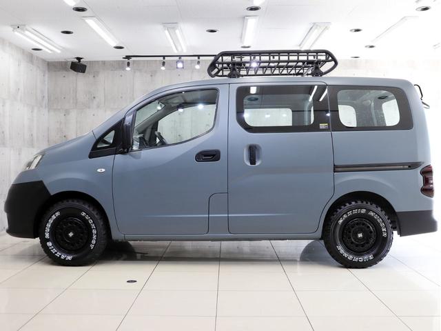 ＮＶ２００バネットバン ＤＸ　ブレラＯＧカスタム　新品社外アルミホイール＆新品マッドテレーンタイヤ　新品ルーフラック＆新品ベースキャリア　インナーブラックヘッドライト　テールランプブラックアウト　マットブラック塗り分け（11枚目）