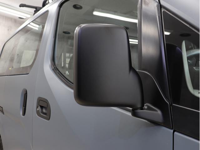 ＮＶ２００バネットバン ＤＸ　ブレラＯＧカスタム　新品社外アルミホイール＆新品マッドテレーンタイヤ　新品ルーフラック＆新品ベースキャリア　インナーブラックヘッドライト　テールランプブラックアウト　マットブラック塗り分け（17枚目）