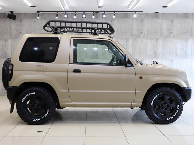 新品マッドテレーンタイヤを装着したパジェロミニはアクティブな仕様になっております。