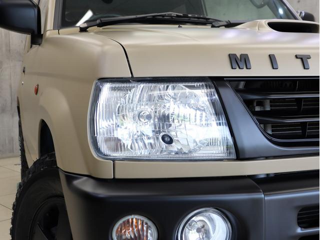 ヘッドライトも黄ばみや曇り等無く大変キレイな状態を保っております。インナーブラックペイント等やファイバーＬＥＤライト加工等、お気軽にご相談ください。