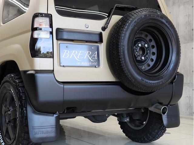 リアバンパーをはじめ、リア周りのエンブレムもマットブラックに塗り分けペイントを施しています。