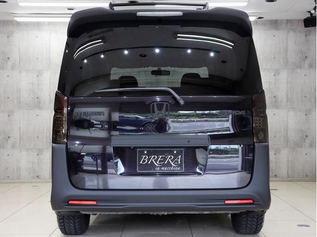 ステップワゴンスパーダ Z ブレラOGカスタム 新品社外AW&新品マッドテレーンタイヤ 新品ルーフラック インナーブラックヘッドライト テールブラックアウト マットブラック仕上げ 両側電動スラドアHDDナビBカメラ スマートキー(7枚目)