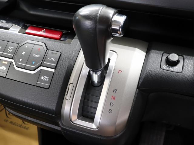 ステップワゴンスパーダ Z ブレラOGカスタム 新品社外AW&新品マッドテレーンタイヤ 新品ルーフラック インナーブラックヘッドライト テールブラックアウト マットブラック仕上げ 両側電動スラドアHDDナビBカメラ スマートキー(35枚目)