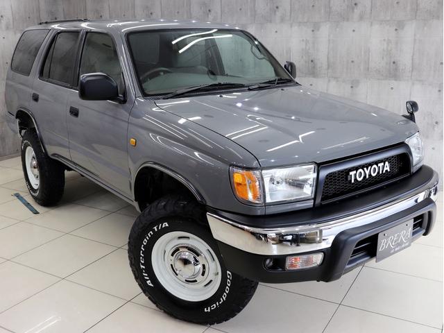 ハイラックスサーフ ＳＳＲ－Ｘ　ホワイトプレミアム　４ＷＤ　ナローボディ仕様　新品社外ＡＷ　新品ＢＦグッドリッチＡＴタイヤ　新品前後メッキバンパー　ＵＳコーナーレンズ　ＴＯＹＯＴＡグリル　社外マフラー　ハーフ革シート　ＥＴＣ　１００Ｖ電源　キーレス（4枚目）