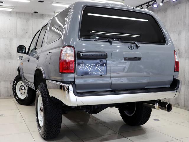ハイラックスサーフ ＳＳＲ－Ｘ　ホワイトプレミアム　４ＷＤ　ナローボディ仕様　新品社外ＡＷ　新品ＢＦグッドリッチＡＴタイヤ　新品前後メッキバンパー　ＵＳコーナーレンズ　ＴＯＹＯＴＡグリル　社外マフラー　ハーフ革シート　ＥＴＣ　１００Ｖ電源　キーレス（8枚目）