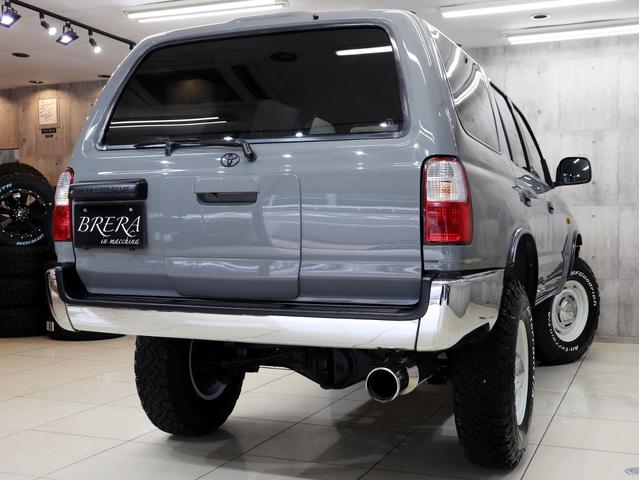ハイラックスサーフ ＳＳＲ－Ｘ　ホワイトプレミアム　４ＷＤ　ナローボディ仕様　新品社外ＡＷ　新品ＢＦグッドリッチＡＴタイヤ　新品前後メッキバンパー　ＵＳコーナーレンズ　ＴＯＹＯＴＡグリル　社外マフラー　ハーフ革シート　ＥＴＣ　１００Ｖ電源　キーレス（9枚目）