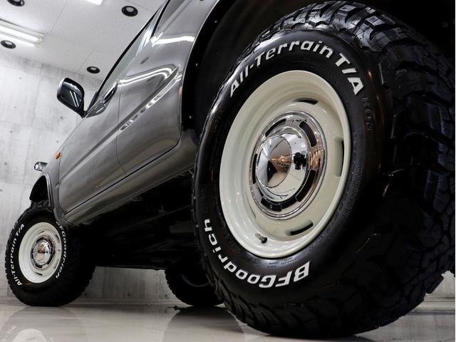ハイラックスサーフ ＳＳＲ－Ｘ　ホワイトプレミアム　４ＷＤ　ナローボディ仕様　新品社外ＡＷ　新品ＢＦグッドリッチＡＴタイヤ　新品前後メッキバンパー　ＵＳコーナーレンズ　ＴＯＹＯＴＡグリル　社外マフラー　ハーフ革シート　ＥＴＣ　１００Ｖ電源　キーレス（12枚目）