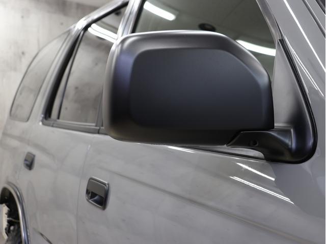 ハイラックスサーフ ＳＳＲ－Ｘ　ホワイトプレミアム　４ＷＤ　ナローボディ仕様　新品社外ＡＷ　新品ＢＦグッドリッチＡＴタイヤ　新品前後メッキバンパー　ＵＳコーナーレンズ　ＴＯＹＯＴＡグリル　社外マフラー　ハーフ革シート　ＥＴＣ　１００Ｖ電源　キーレス（18枚目）