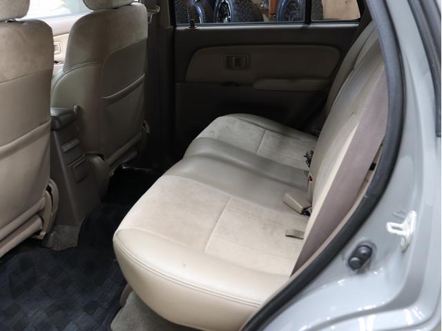 ハイラックスサーフ ＳＳＲ－Ｘ　ホワイトプレミアム　４ＷＤ　ナローボディ仕様　新品社外ＡＷ　新品ＢＦグッドリッチＡＴタイヤ　新品前後メッキバンパー　ＵＳコーナーレンズ　ＴＯＹＯＴＡグリル　社外マフラー　ハーフ革シート　ＥＴＣ　１００Ｖ電源　キーレス（25枚目）