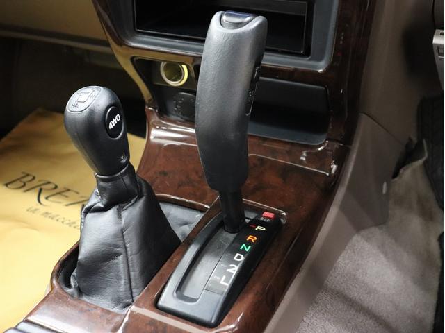 ハイラックスサーフ ＳＳＲ－Ｘ　ホワイトプレミアム　４ＷＤ　ナローボディ仕様　新品社外ＡＷ　新品ＢＦグッドリッチＡＴタイヤ　新品前後メッキバンパー　ＵＳコーナーレンズ　ＴＯＹＯＴＡグリル　社外マフラー　ハーフ革シート　ＥＴＣ　１００Ｖ電源　キーレス（30枚目）