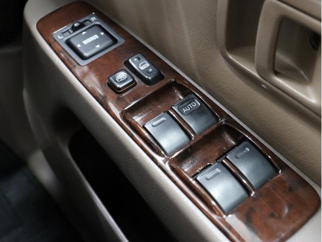 ハイラックスサーフ ＳＳＲ－Ｘ　ホワイトプレミアム　４ＷＤ　ナローボディ仕様　新品社外ＡＷ　新品ＢＦグッドリッチＡＴタイヤ　新品前後メッキバンパー　ＵＳコーナーレンズ　ＴＯＹＯＴＡグリル　社外マフラー　ハーフ革シート　ＥＴＣ　１００Ｖ電源　キーレス（34枚目）