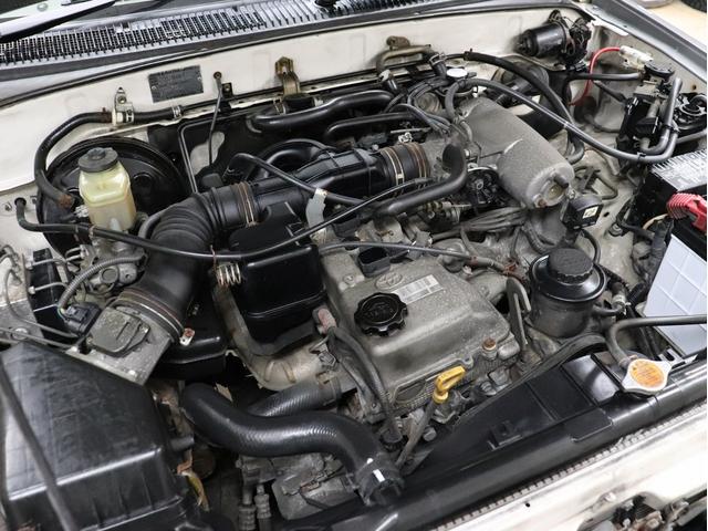 ハイラックスサーフ ＳＳＲ－Ｘ　ホワイトプレミアム　４ＷＤ　ナローボディ仕様　新品社外ＡＷ　新品ＢＦグッドリッチＡＴタイヤ　新品前後メッキバンパー　ＵＳコーナーレンズ　ＴＯＹＯＴＡグリル　社外マフラー　ハーフ革シート　ＥＴＣ　１００Ｖ電源　キーレス（38枚目）