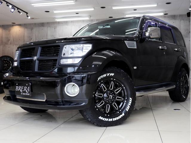 ダッジ・ナイトロ ＳＸＴ　４ＷＤ　ブレラＯＧカスタム　新品社外アルミホイール　新品モンスタマッドテレーンタイヤ　マットブラック塗装済フロントグリル　社外ナビＴＶ　純正サイドカメラ　クルーズコントロール　キーレス（3枚目）