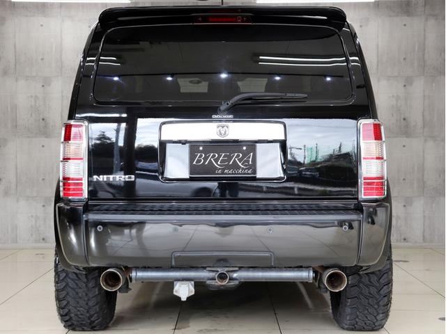 ダッジ・ナイトロ ＳＸＴ　４ＷＤ　ブレラＯＧカスタム　新品社外アルミホイール　新品モンスタマッドテレーンタイヤ　マットブラック塗装済フロントグリル　社外ナビＴＶ　純正サイドカメラ　クルーズコントロール　キーレス（7枚目）