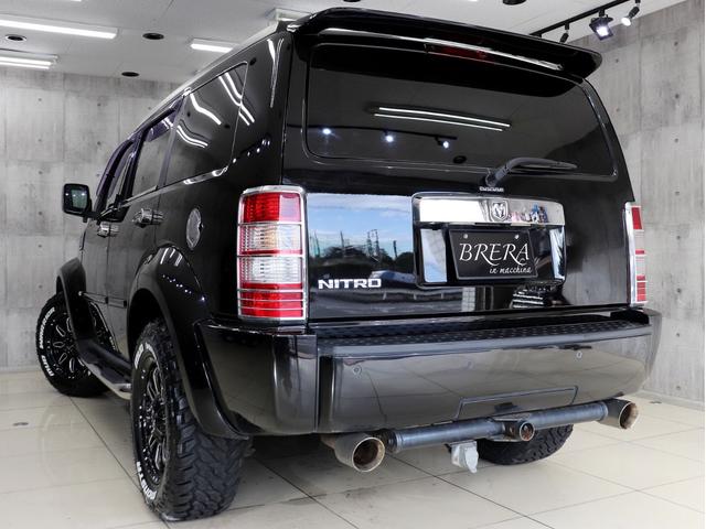 ダッジ・ナイトロ ＳＸＴ　４ＷＤ　ブレラＯＧカスタム　新品社外アルミホイール　新品モンスタマッドテレーンタイヤ　マットブラック塗装済フロントグリル　社外ナビＴＶ　純正サイドカメラ　クルーズコントロール　キーレス（8枚目）