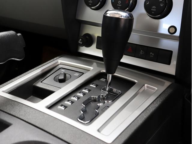 ダッジ・ナイトロ ＳＸＴ　４ＷＤ　ブレラＯＧカスタム　新品社外アルミホイール　新品モンスタマッドテレーンタイヤ　マットブラック塗装済フロントグリル　社外ナビＴＶ　純正サイドカメラ　クルーズコントロール　キーレス（28枚目）