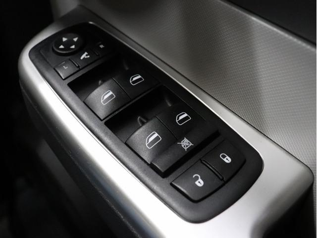 ダッジ・ナイトロ ＳＸＴ　４ＷＤ　ブレラＯＧカスタム　新品社外アルミホイール　新品モンスタマッドテレーンタイヤ　マットブラック塗装済フロントグリル　社外ナビＴＶ　純正サイドカメラ　クルーズコントロール　キーレス（31枚目）