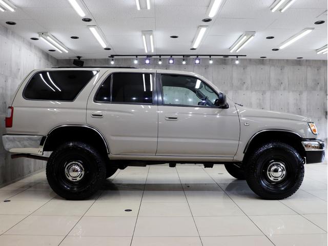 ハイラックスサーフ SSR-X 4WD オリジナルナローボディ仕様 新品社外ホイール 新品オールテレーンタイヤ 新品前後メッキバンパー TOYOTAメッシュグリル USコーナーウィンカー マットブラック塗り分け(10枚目)