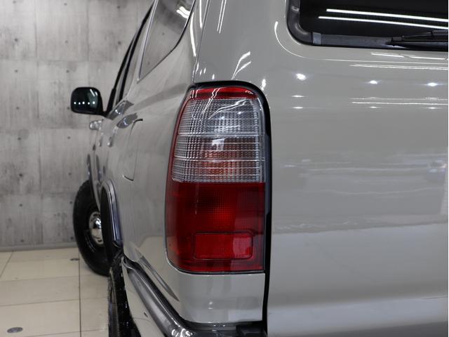 ハイラックスサーフ SSR-X 4WD オリジナルナローボディ仕様 新品社外ホイール 新品オールテレーンタイヤ 新品前後メッキバンパー TOYOTAメッシュグリル USコーナーウィンカー マットブラック塗り分け(18枚目)