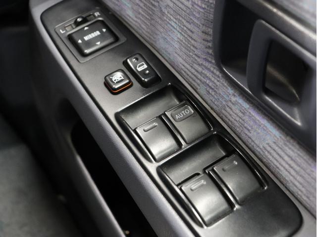 ハイラックスサーフ SSR-X 4WD オリジナルナローボディ仕様 新品社外ホイール 新品オールテレーンタイヤ 新品前後メッキバンパー TOYOTAメッシュグリル USコーナーウィンカー マットブラック塗り分け(32枚目)