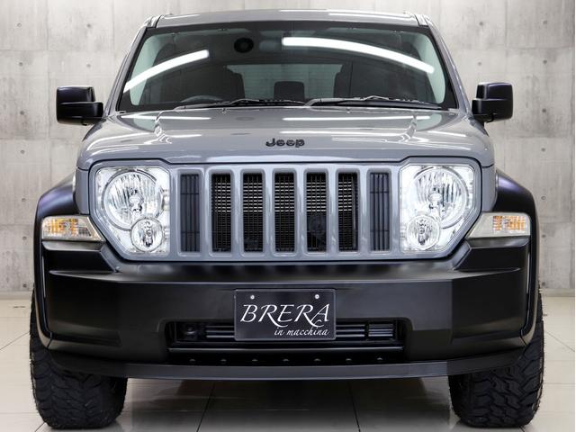 ジープ・チェロキー スポーツクロス 4WD ブレラOGカスタム 新品社外アルミホイール 新品マッドテレーンタイヤ テールランプブラックアウト マットブラック塗り分け 社外ナビ 純正サイドカメラ キーレス クルーズコントロール(6枚目)